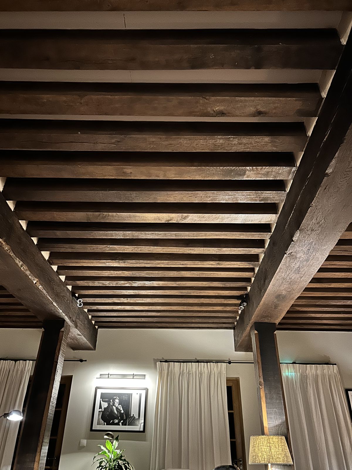 tudy area without overhead beams for free energy flow